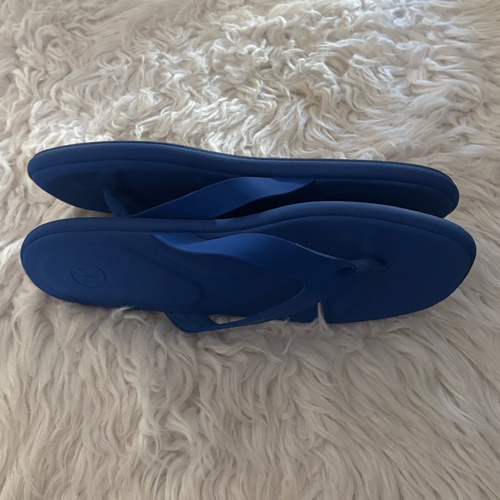 Lululemon Women's Restfeel Flip-Flop, Galactic Cobalt, Size 12 - Picture 6 of 7